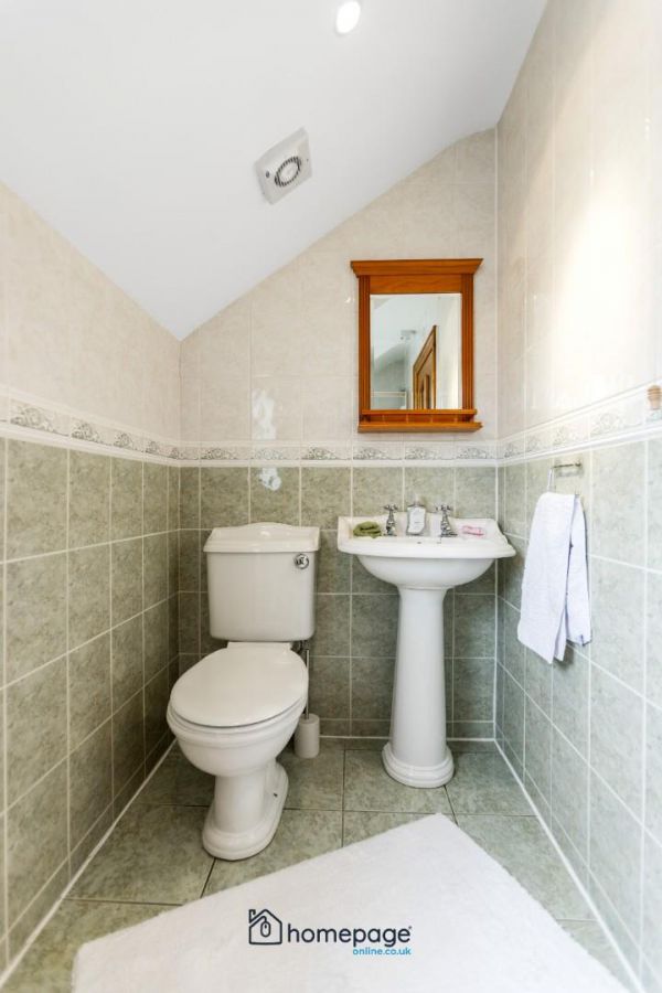 16 Carthall Manor