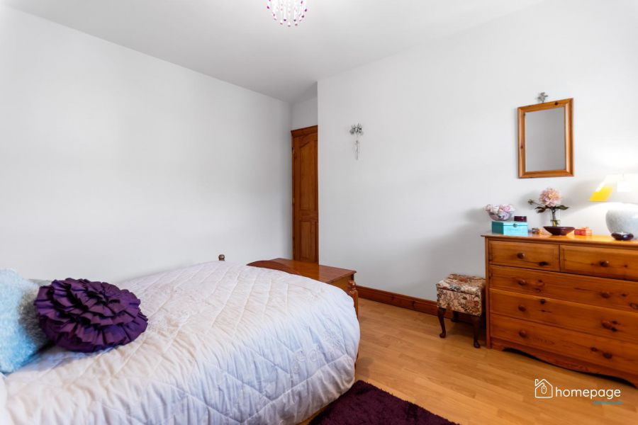 16 Carthall Manor