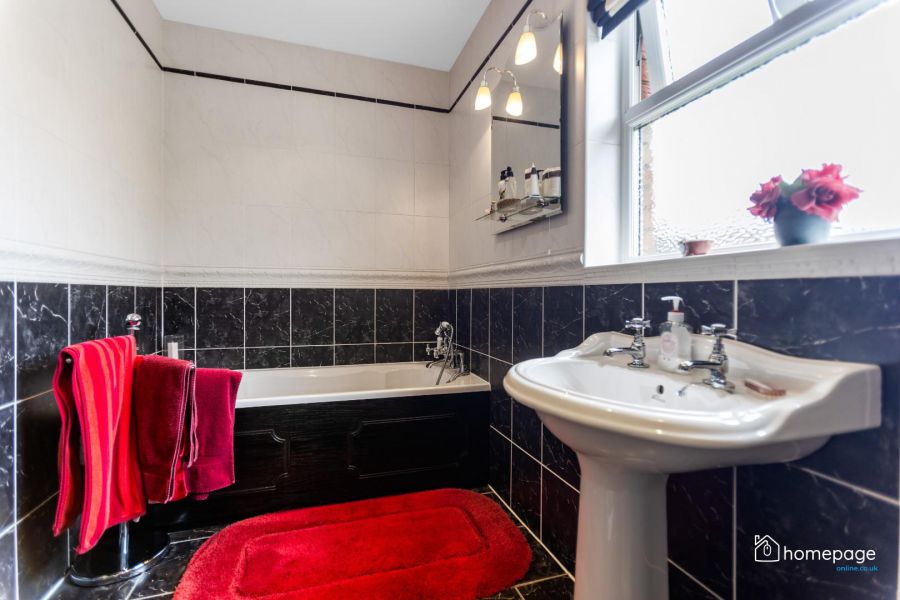 16 Carthall Manor