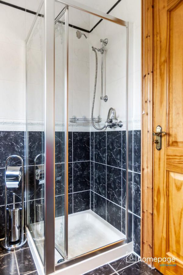 16 Carthall Manor