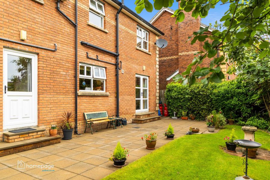 16 Carthall Manor