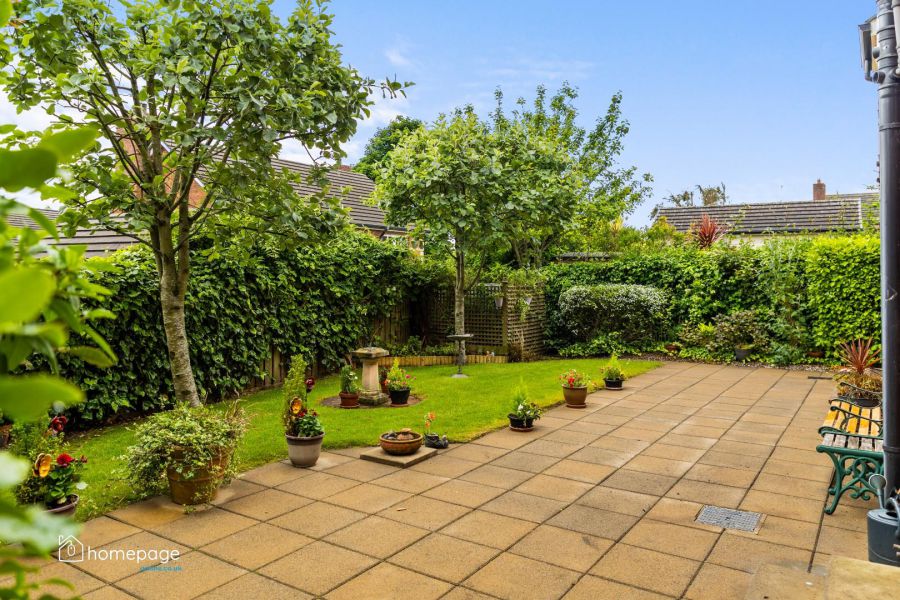 16 Carthall Manor
