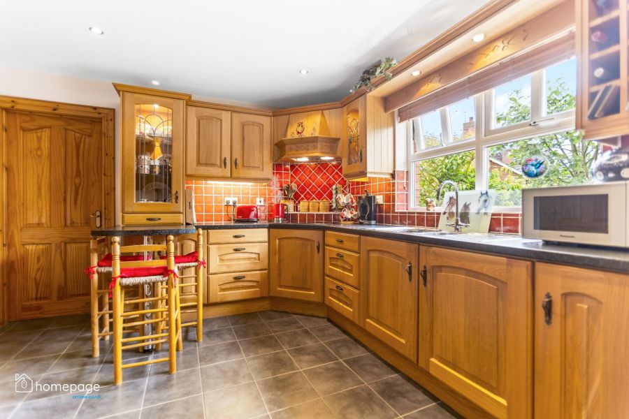 16 Carthall Manor