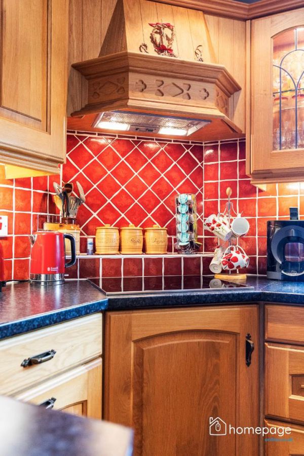 16 Carthall Manor