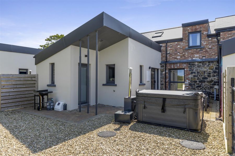 2 Corrstown Lane