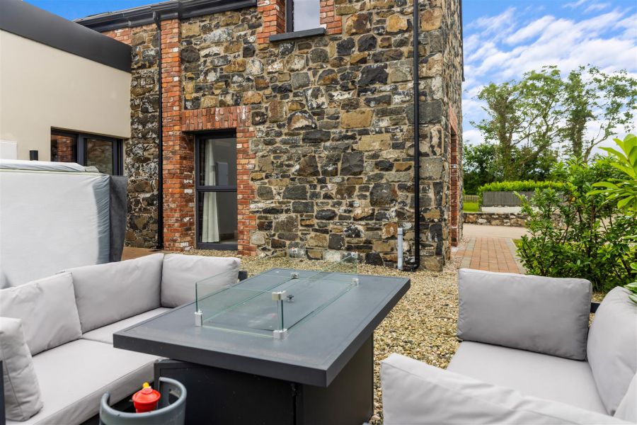 2 Corrstown Lane
