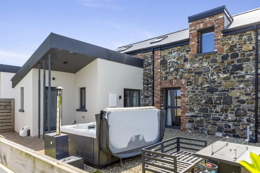 1 Corrstown Lane