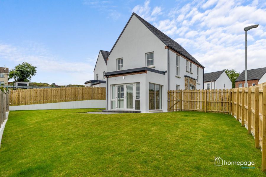 15 The Hillocks