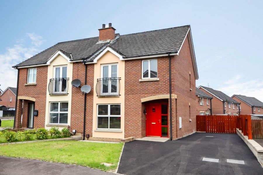 83 Drummond Manor