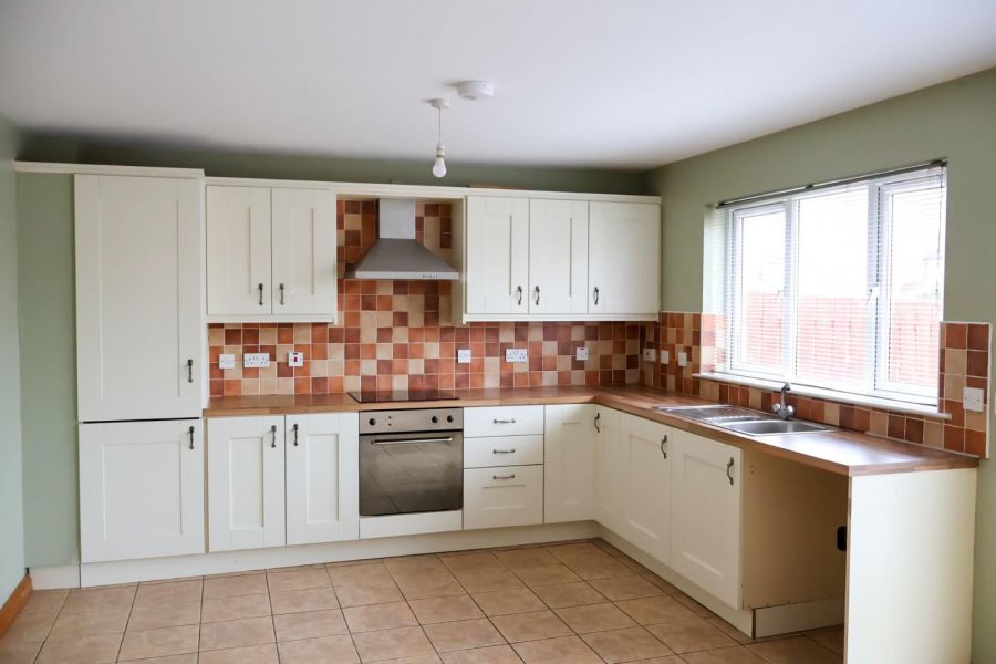 83 Drummond Manor