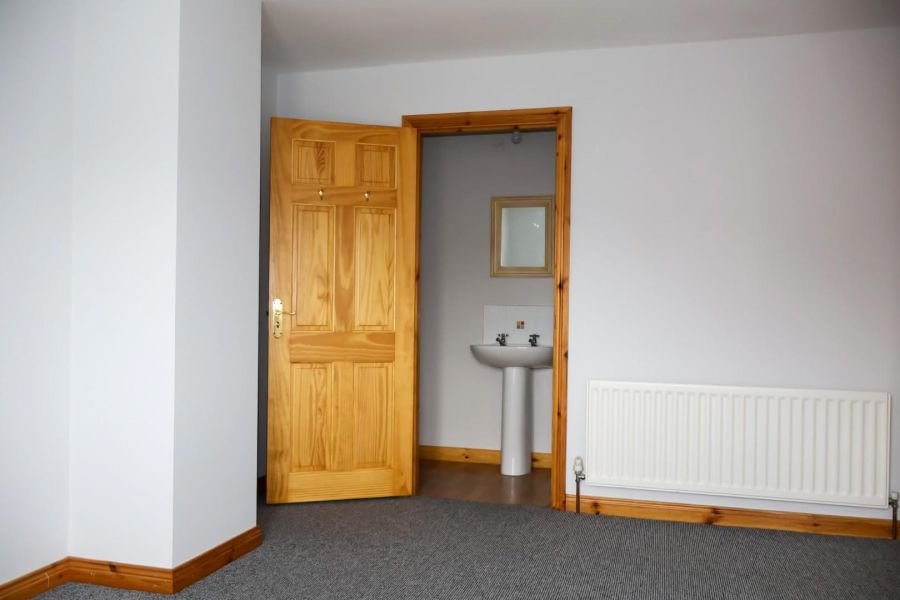 83 Drummond Manor