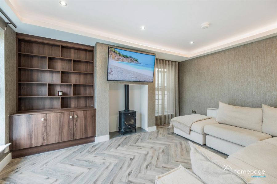 10 Castlecroft Drive