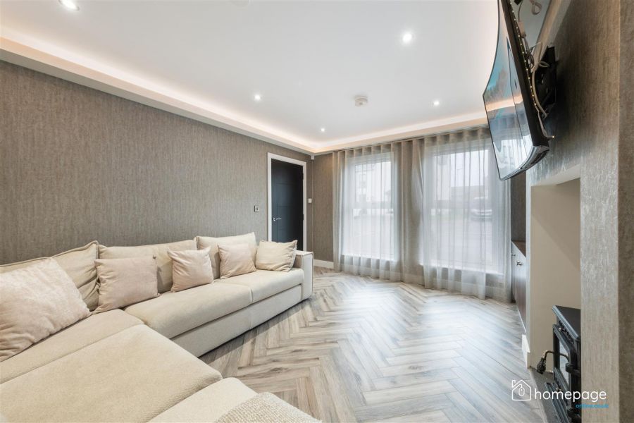 10 Castlecroft Drive