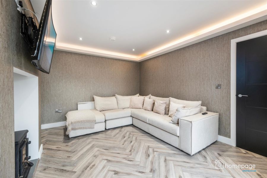 10 Castlecroft Drive