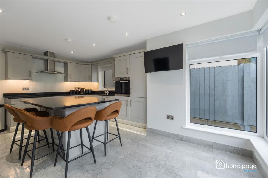 10 Castlecroft Drive