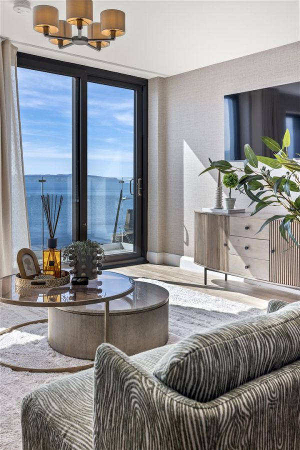 Site 14, Six West The Promenade