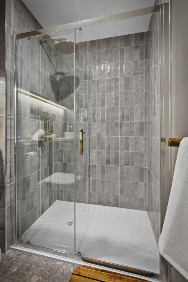 Site 15, Six West The Promenade