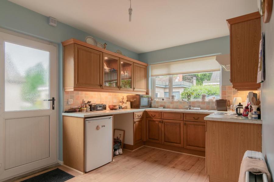 6 Whinsmoor Avenue