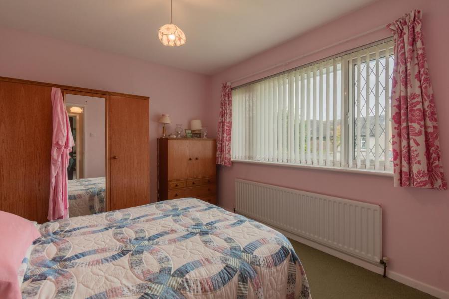 6 Whinsmoor Avenue