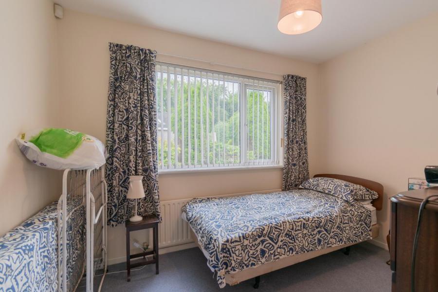 6 Whinsmoor Avenue