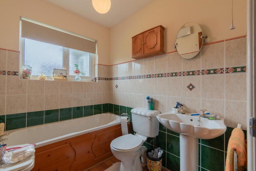 6 Whinsmoor Avenue