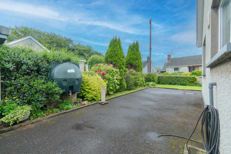 6 Whinsmoor Avenue