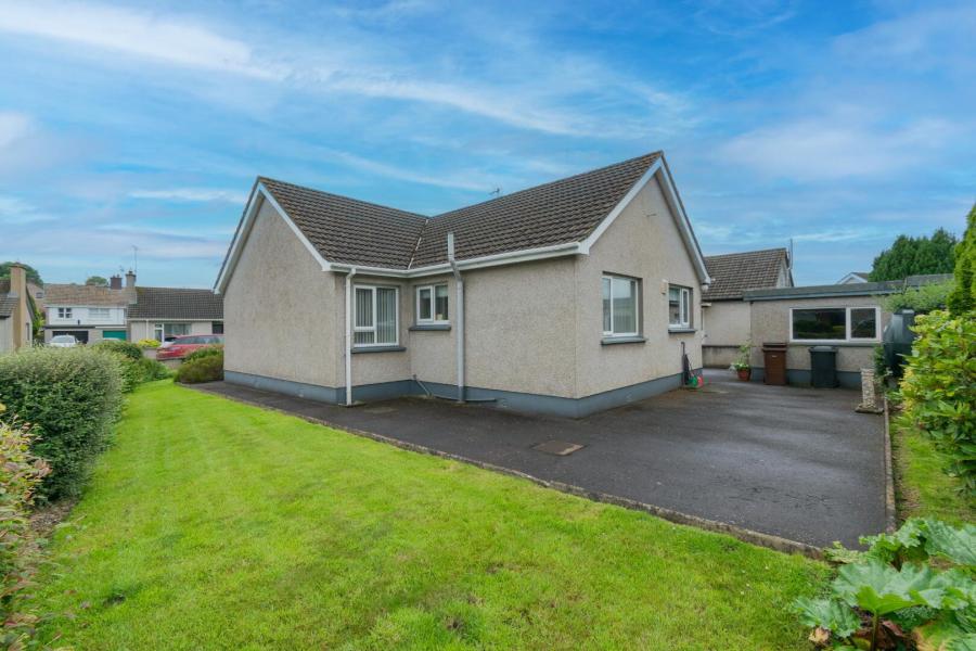 6 Whinsmoor Avenue
