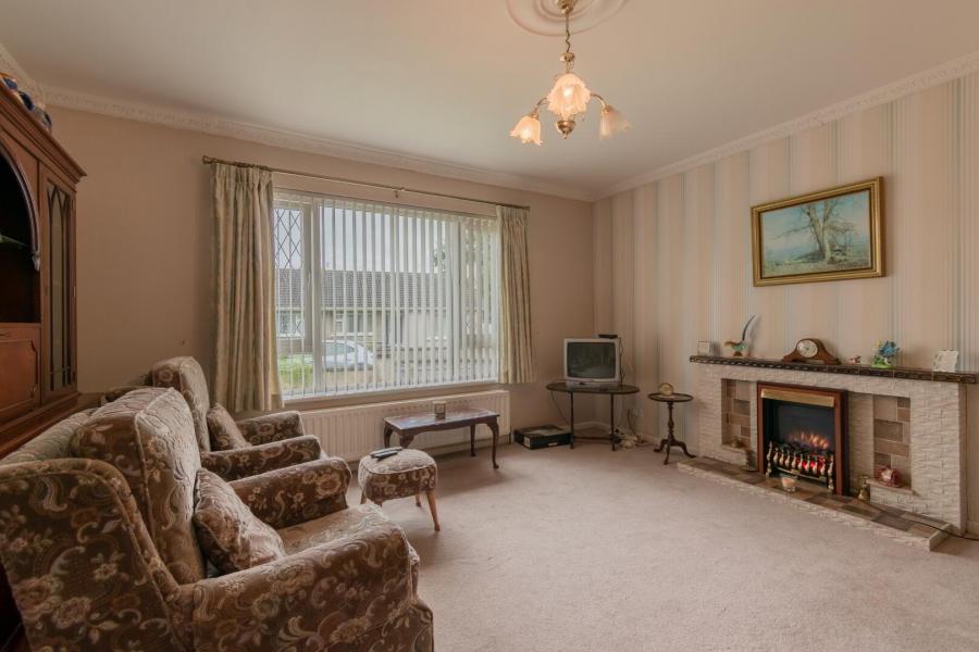 6 Whinsmoor Avenue