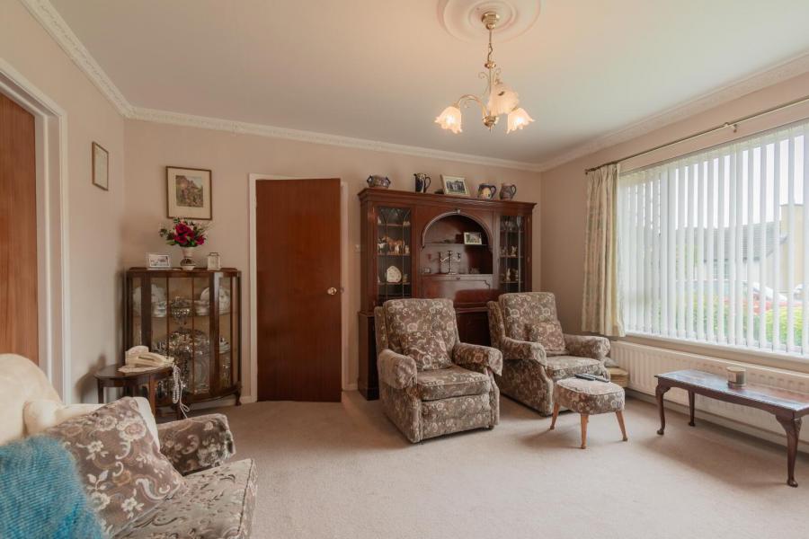 6 Whinsmoor Avenue