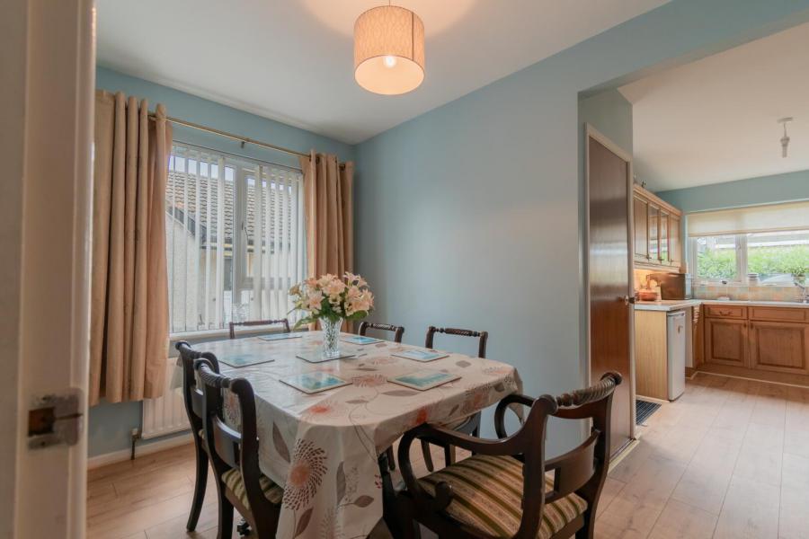 6 Whinsmoor Avenue
