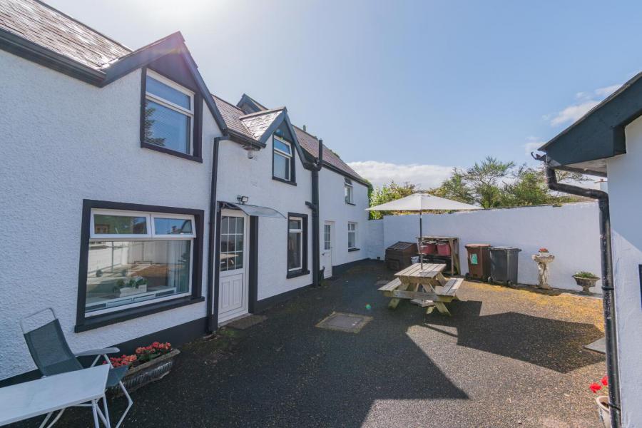 Pinegrove Cottage, 126 Doury Road