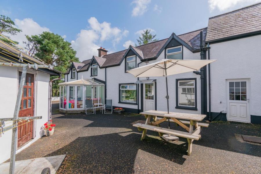 Pinegrove Cottage, 126 Doury Road