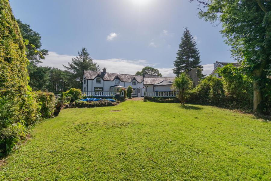 Pinegrove Cottage, 126 Doury Road