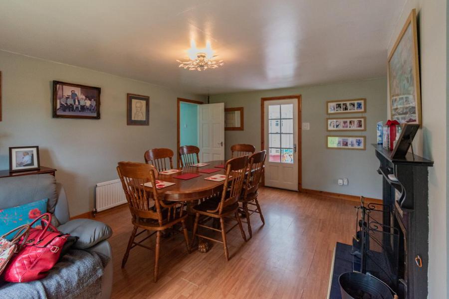 Pinegrove Cottage, 126 Doury Road