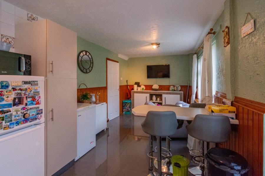 11 Loran Walk