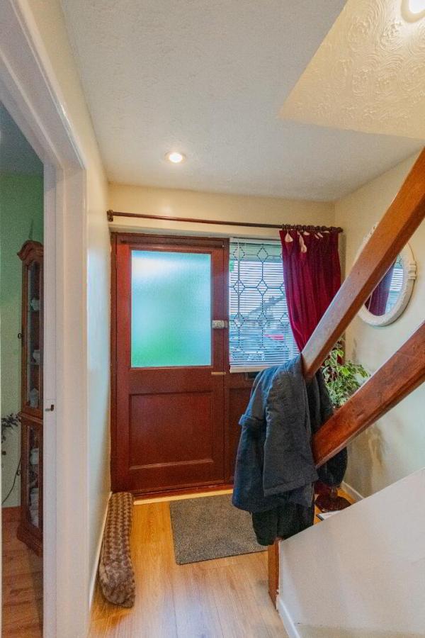 11 Loran Walk