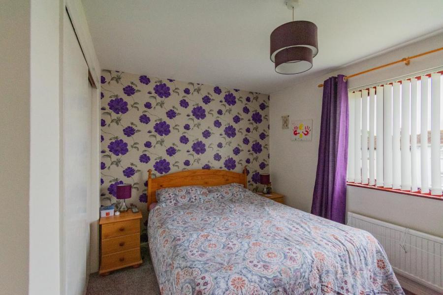 11 Loran Walk