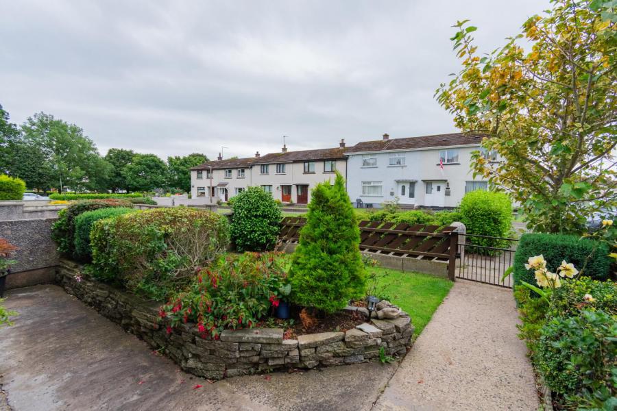 11 Loran Walk