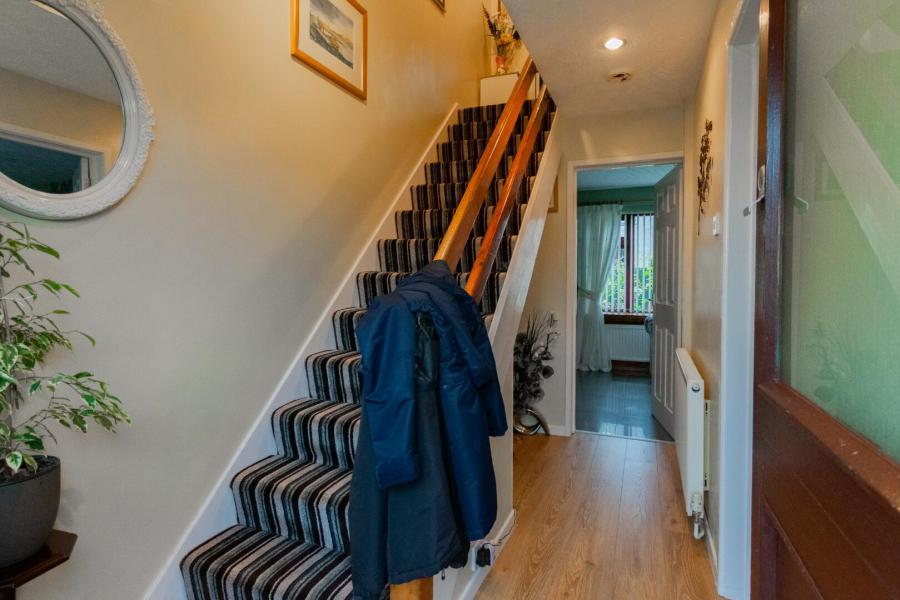 11 Loran Walk