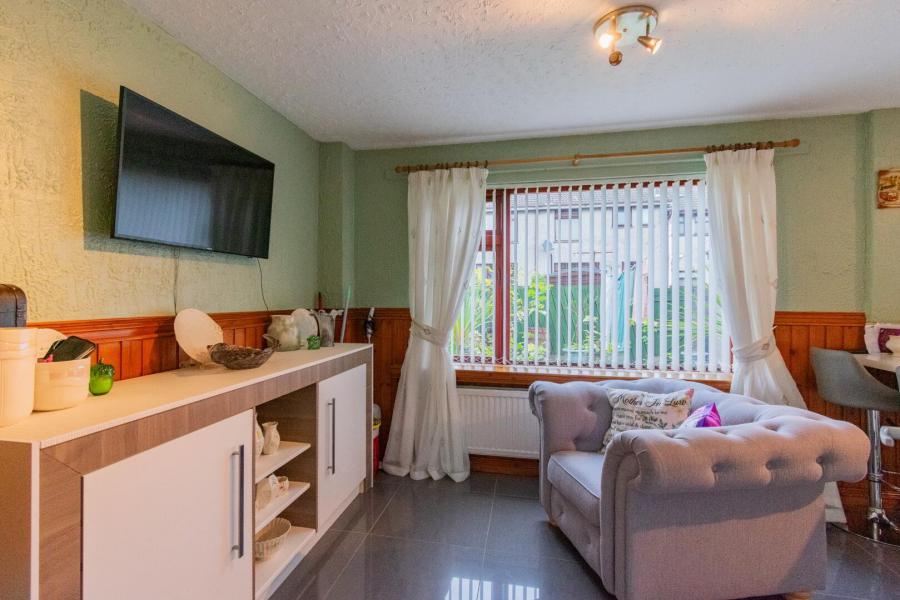 11 Loran Walk