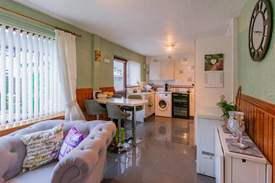 11 Loran Walk