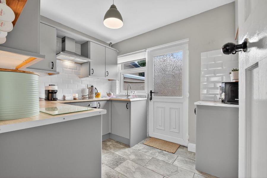15 Sunray Crescent