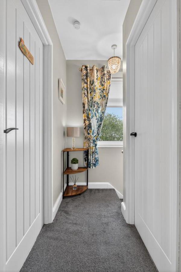 15 Sunray Crescent