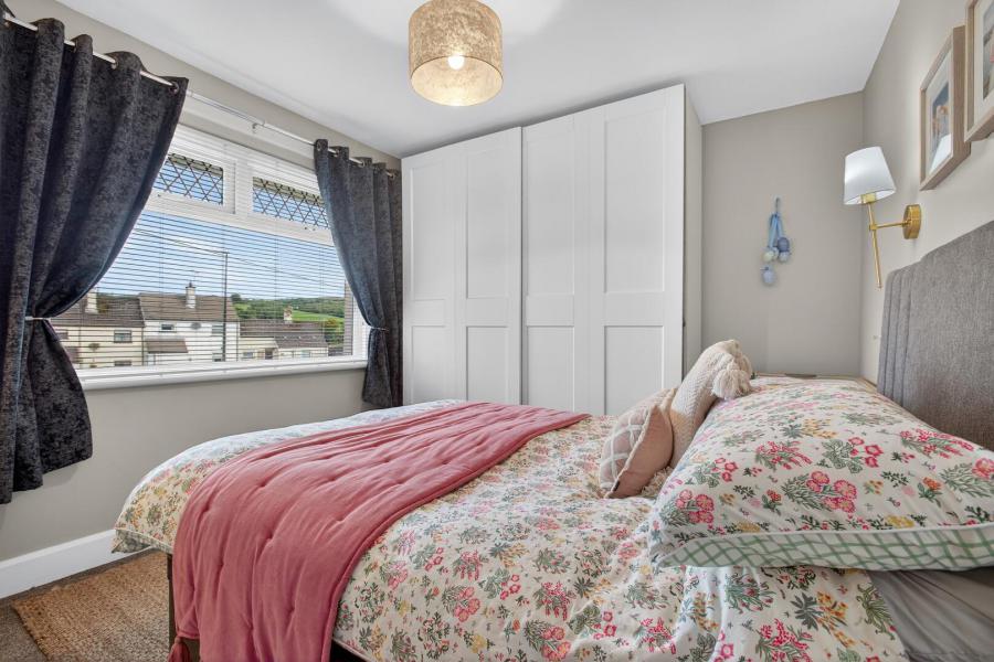 15 Sunray Crescent