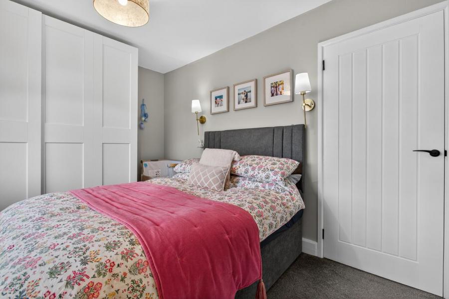 15 Sunray Crescent