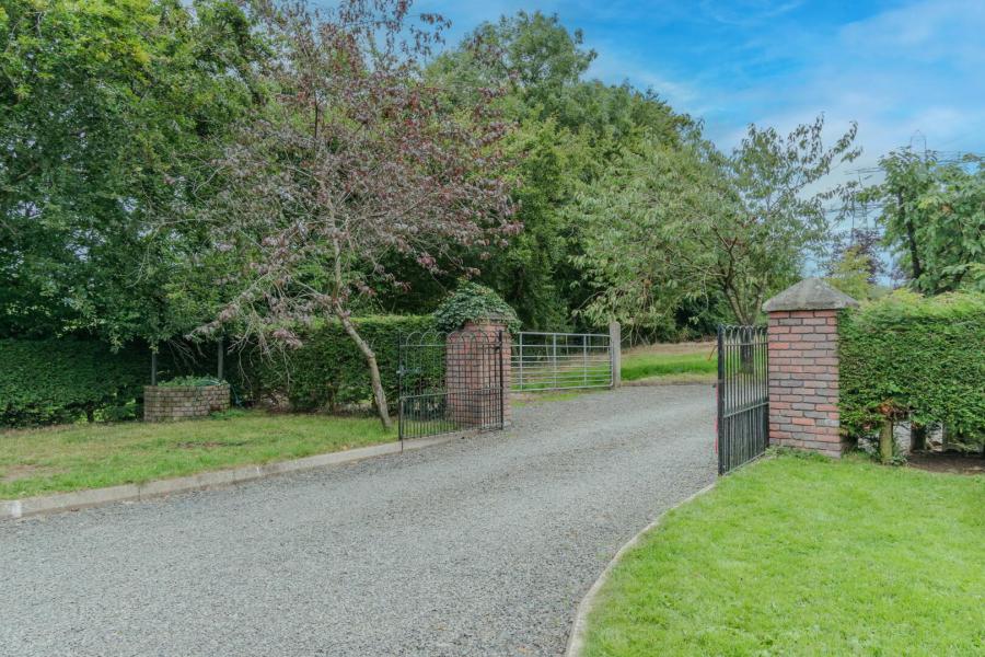 14 Maxwells Road