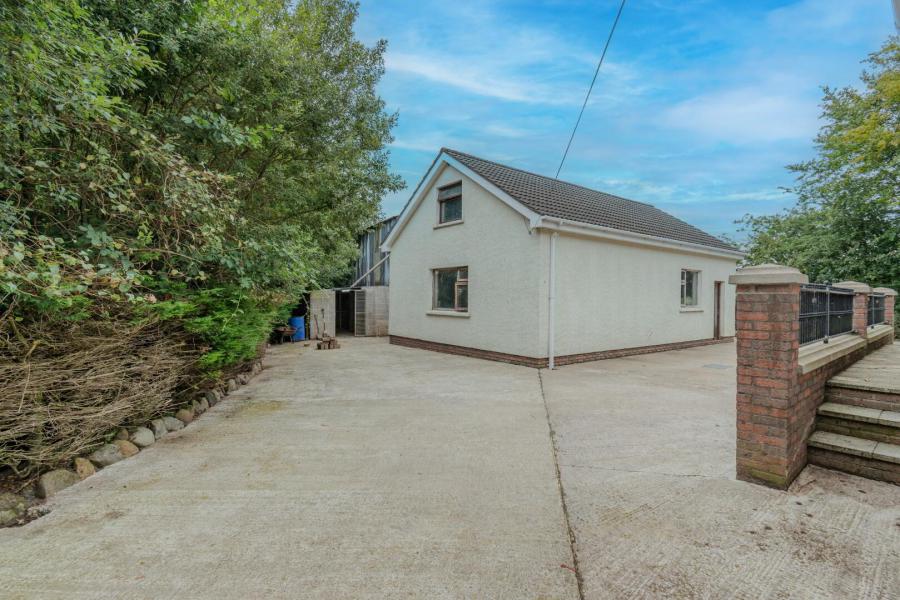 14 Maxwells Road
