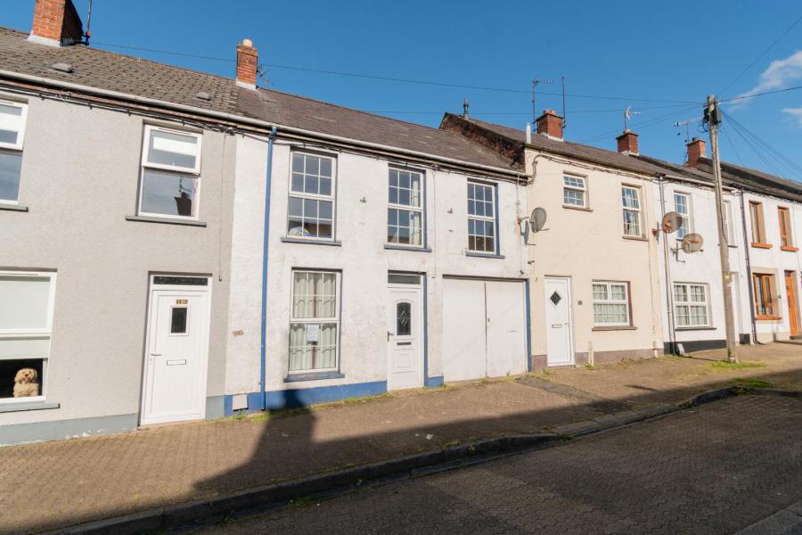 18 Moat Road