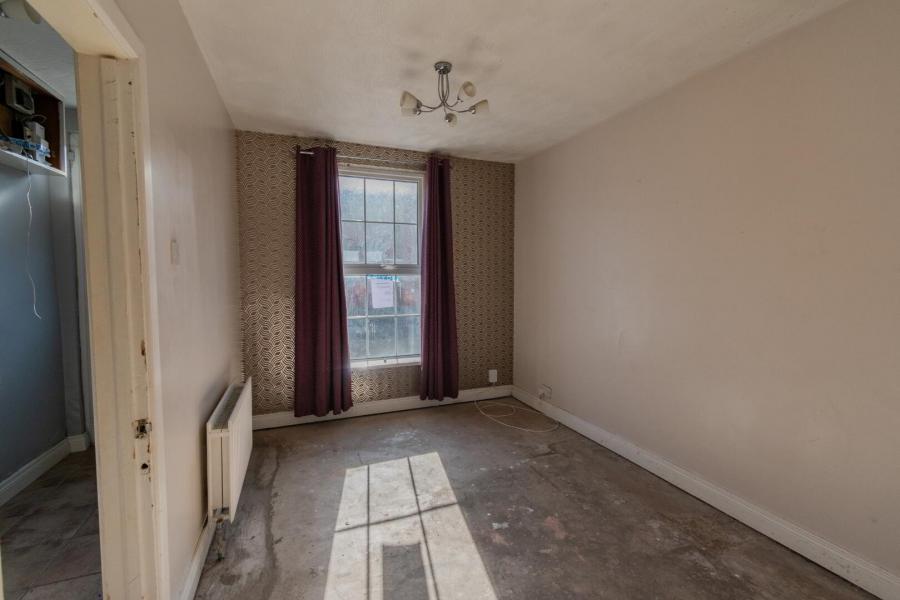 18 Moat Road