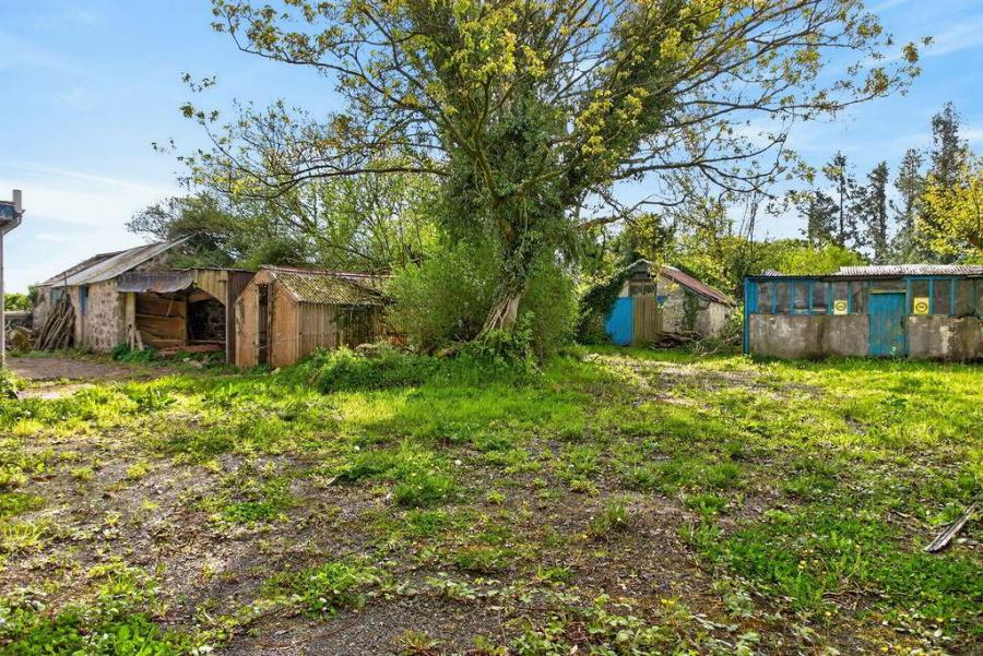 50 /52 Clonkeen Road